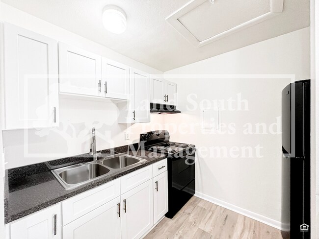 Building Photo - 724 Angelina Ln