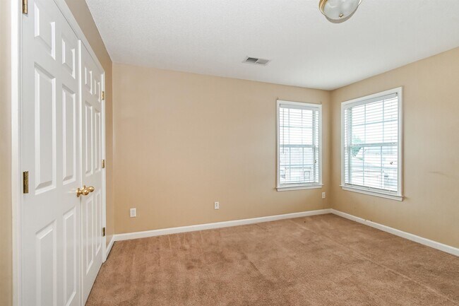 Building Photo - 1135 Hoska Cove