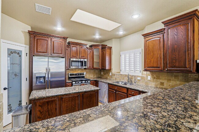 Building Photo - Corner 3 bedroom 3 bath home in Northwest El Paso
