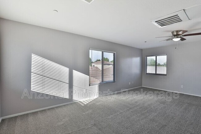 Building Photo - 3879 E Santa Fe Ln