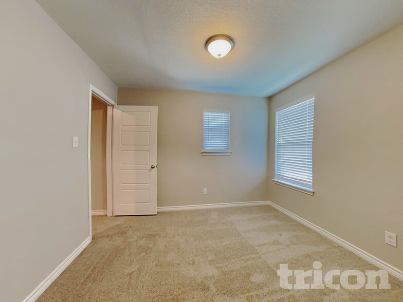 Building Photo - 2631 Green Leaf Way