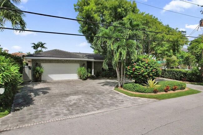 Building Photo - 2427 Sea Island Dr