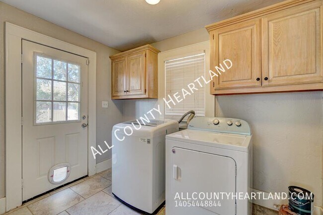 Building Photo - 801 North Blvd