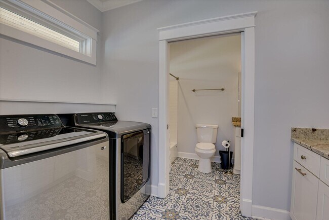 Building Photo - 400 Rish Store Rd