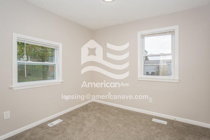 Building Photo - 1732 Sylvan Glen