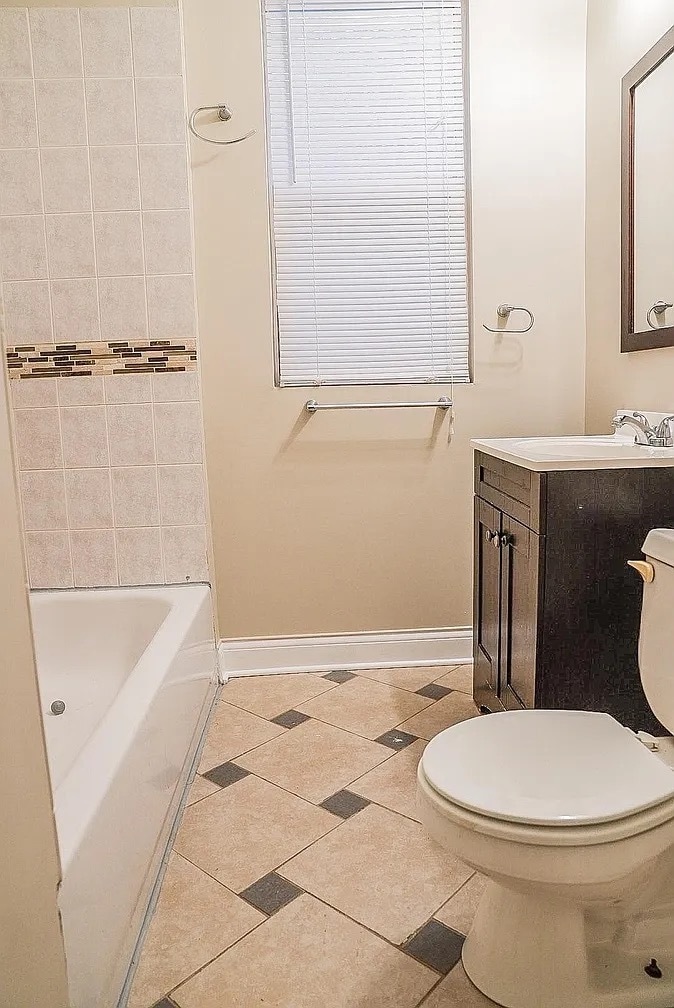 Building Photo - 6225 S Rhodes Ave