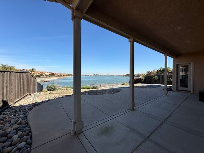 Building Photo - Lake front single story home in gated community!