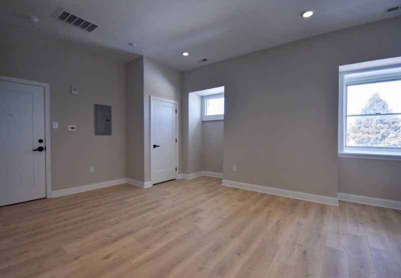 Building Photo - 1030 N 48th St