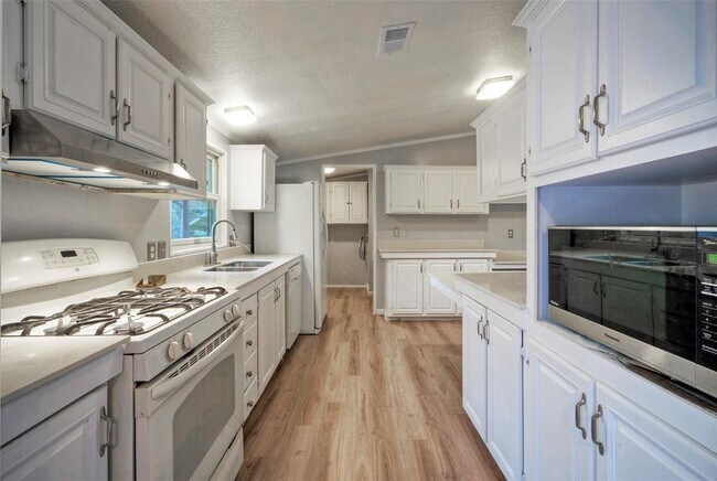 Building Photo - 125 Queen Anne Cir