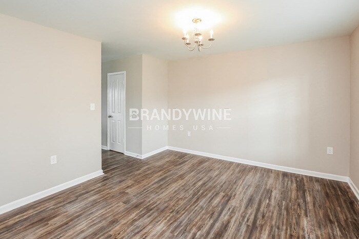 Building Photo - 1713 Eastway Dr