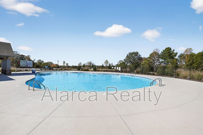 Building Photo - 256 W Waterlynn Rd