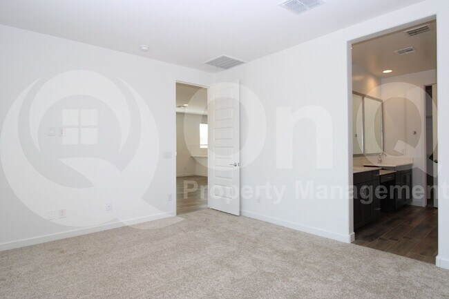 Building Photo - 17108 W Fallen Leaf Ln