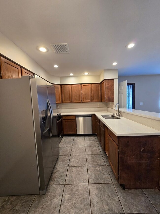 Building Photo - Renovated 2 Bedroom, 2 Bathroom Downstairs...
