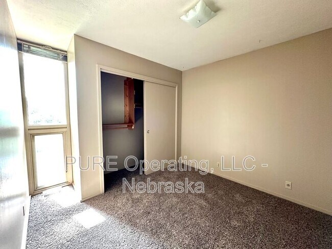 Building Photo - 1631 N 109th Plz