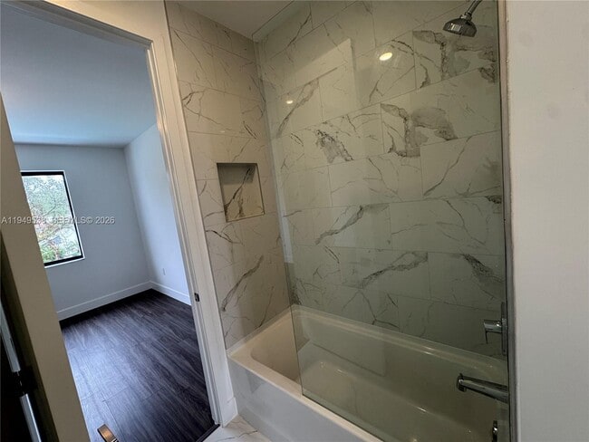 Building Photo - 19670 NE 14th Ct