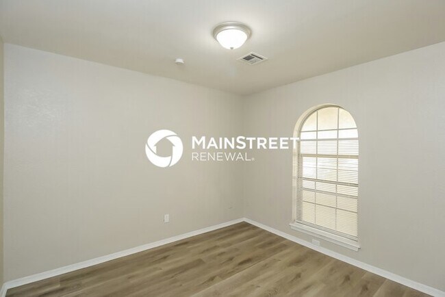 Building Photo - 3 Bedroom Pet-Friendly Home in YUKON, OK with Main Street Renewal