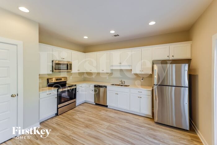 Building Photo - 148 Lakewood Ln