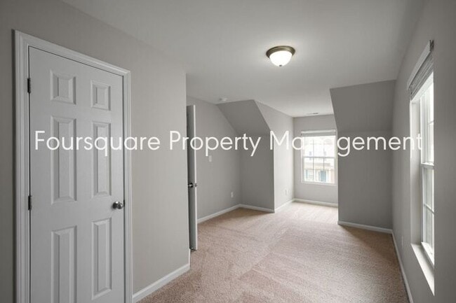 Building Photo - 4-Bed Single Family Home with Open Layout,...