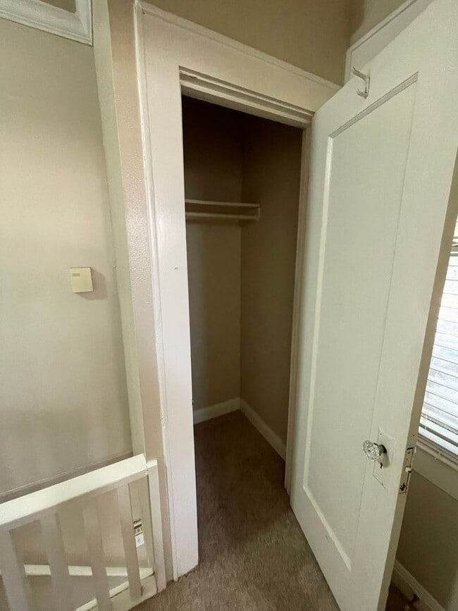 Building Photo - 2bed/1bath Duplex