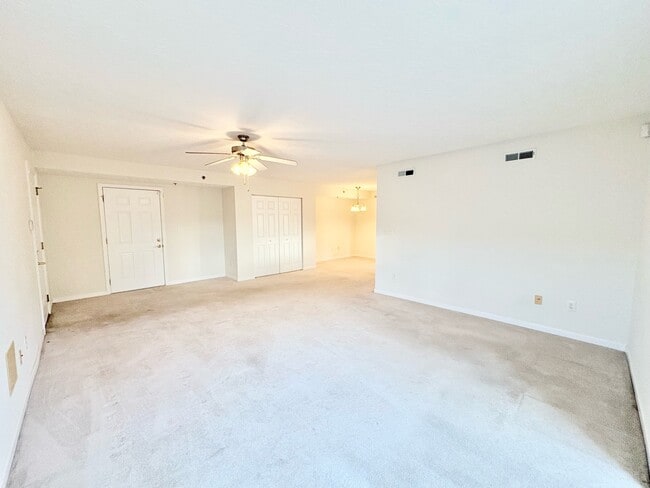 Building Photo - 19 Rose Garden Ln