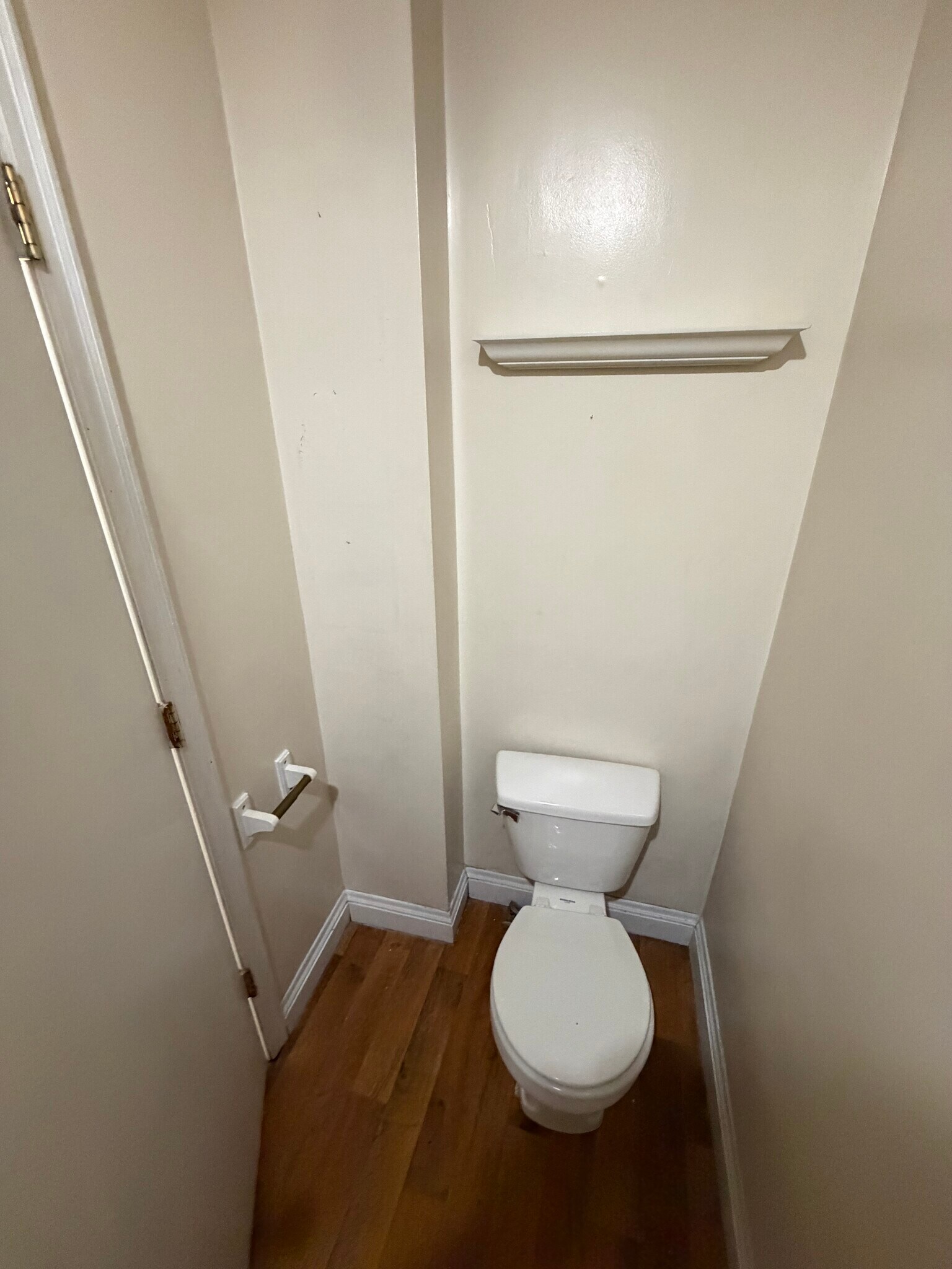 1/2 bath main floor - 3714 Stevens Ave