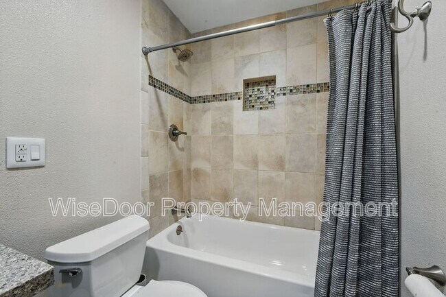 Building Photo - 387 E Nubia St