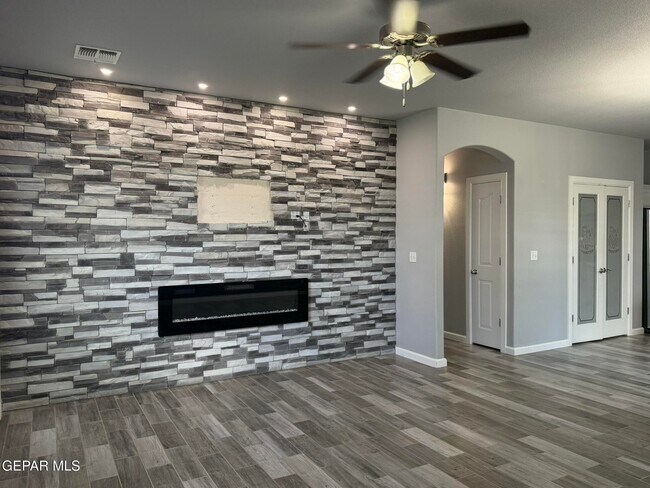 Building Photo - 13139 Saker Dr