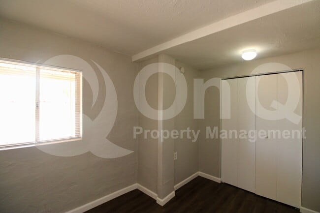 Building Photo - 1408 W St Clair St