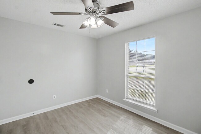 Building Photo - 1651 Latham Ct