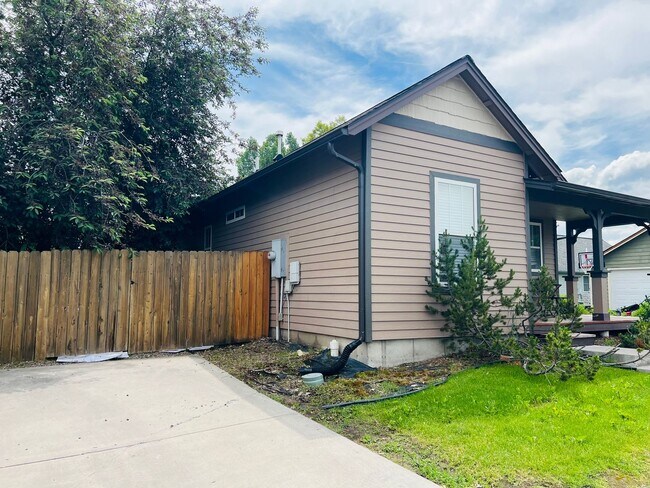 Building Photo - 208 Bentley Park Loop