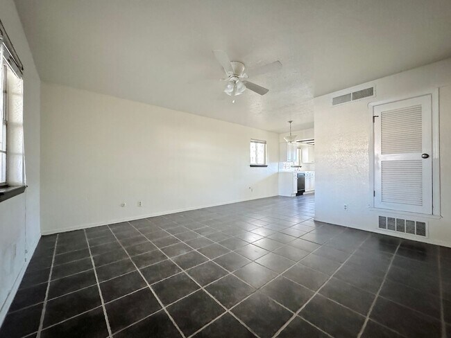Building Photo - 2418 Pittsburg Ave