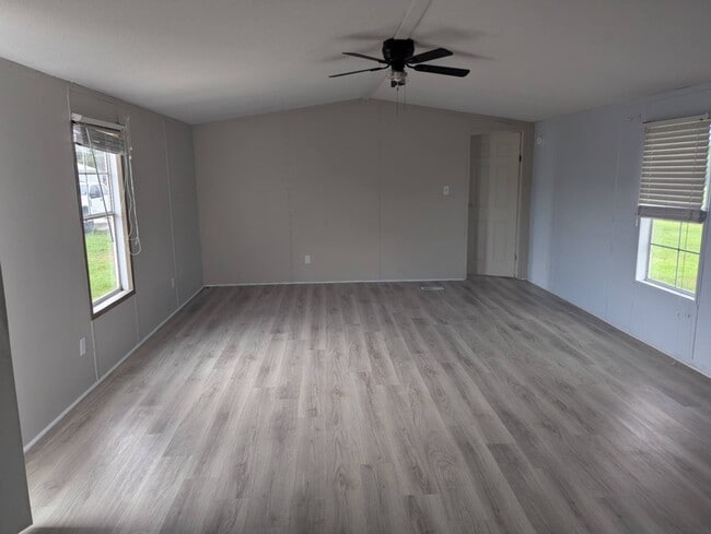 Building Photo - 437 Everest Rd