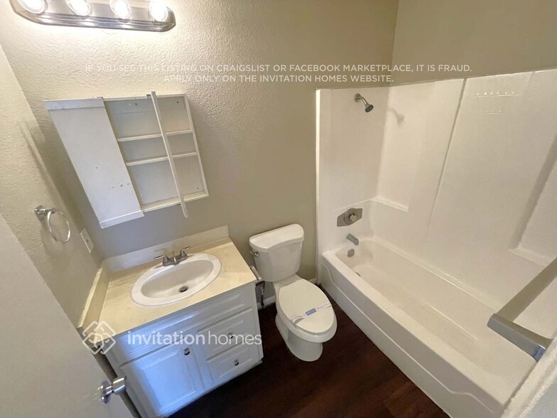 Building Photo - 8435 W Amelia Ave