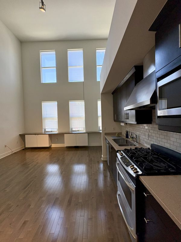 Building Photo - 920 E Santa Ana Blvd