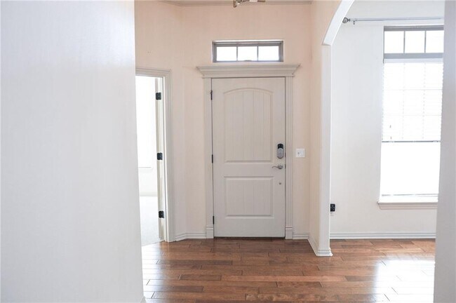 Building Photo - 3800 SW High Point Ave