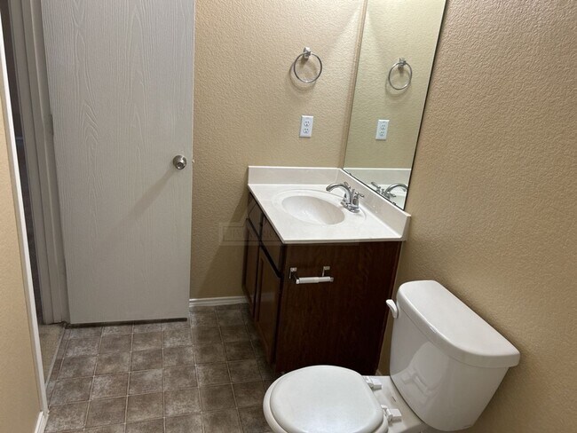 Building Photo - 204 W Gemini Ln
