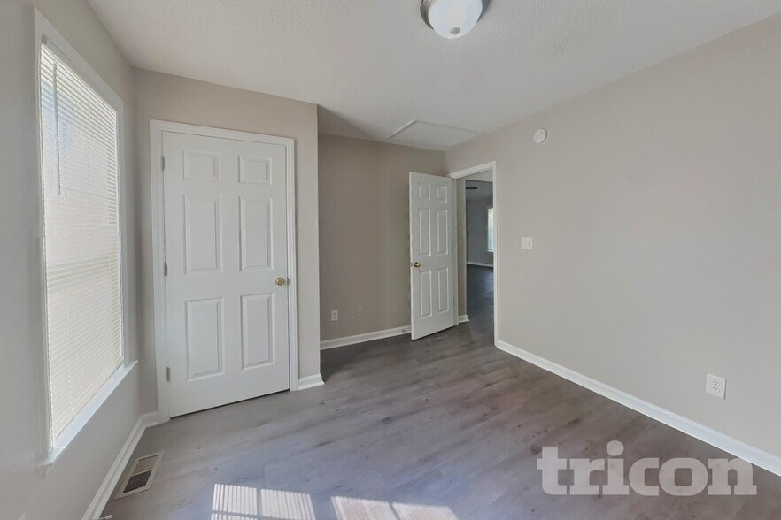 Building Photo - 105 Pinto Ln