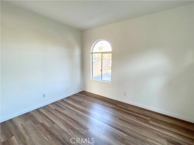 Building Photo - 402 S Ola Vista