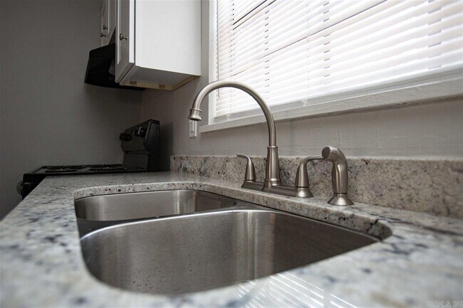 Building Photo - 2111 Scotty Ct