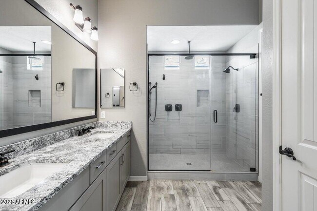 Building Photo - 2661 S Olympic Dr