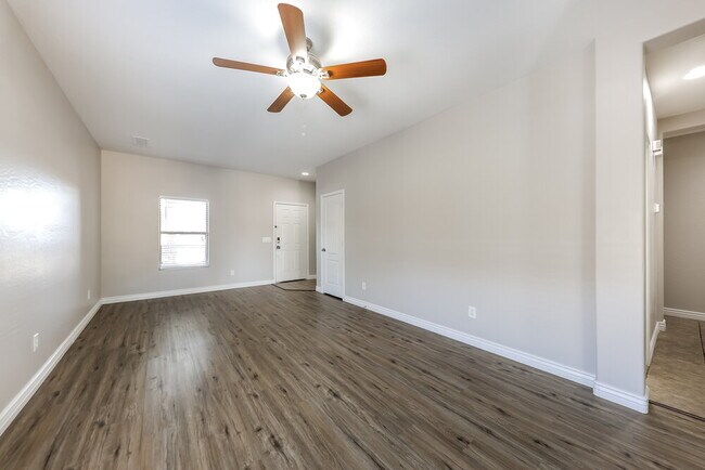 Building Photo - 13758 W Port Royale Ln