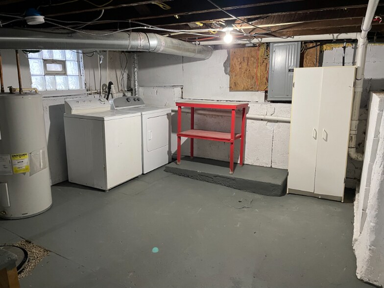 Building Photo - 2402 Findley Ave