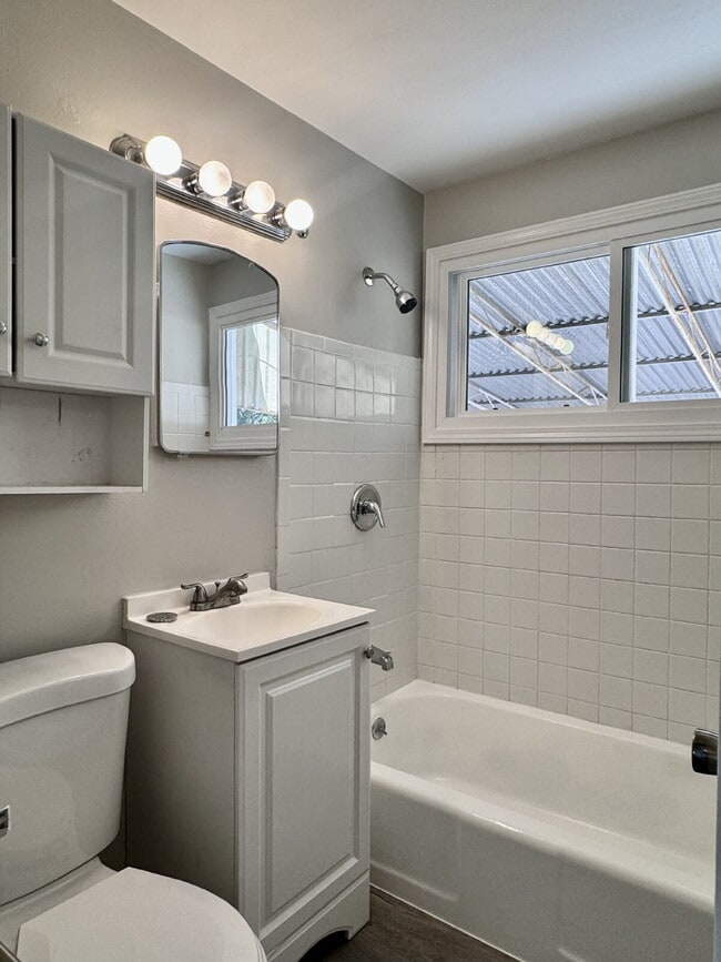 Building Photo - Charming 2 Bedroom Recently Updated Home In Aurora!! Convenient Location just Moments From UCHeal...