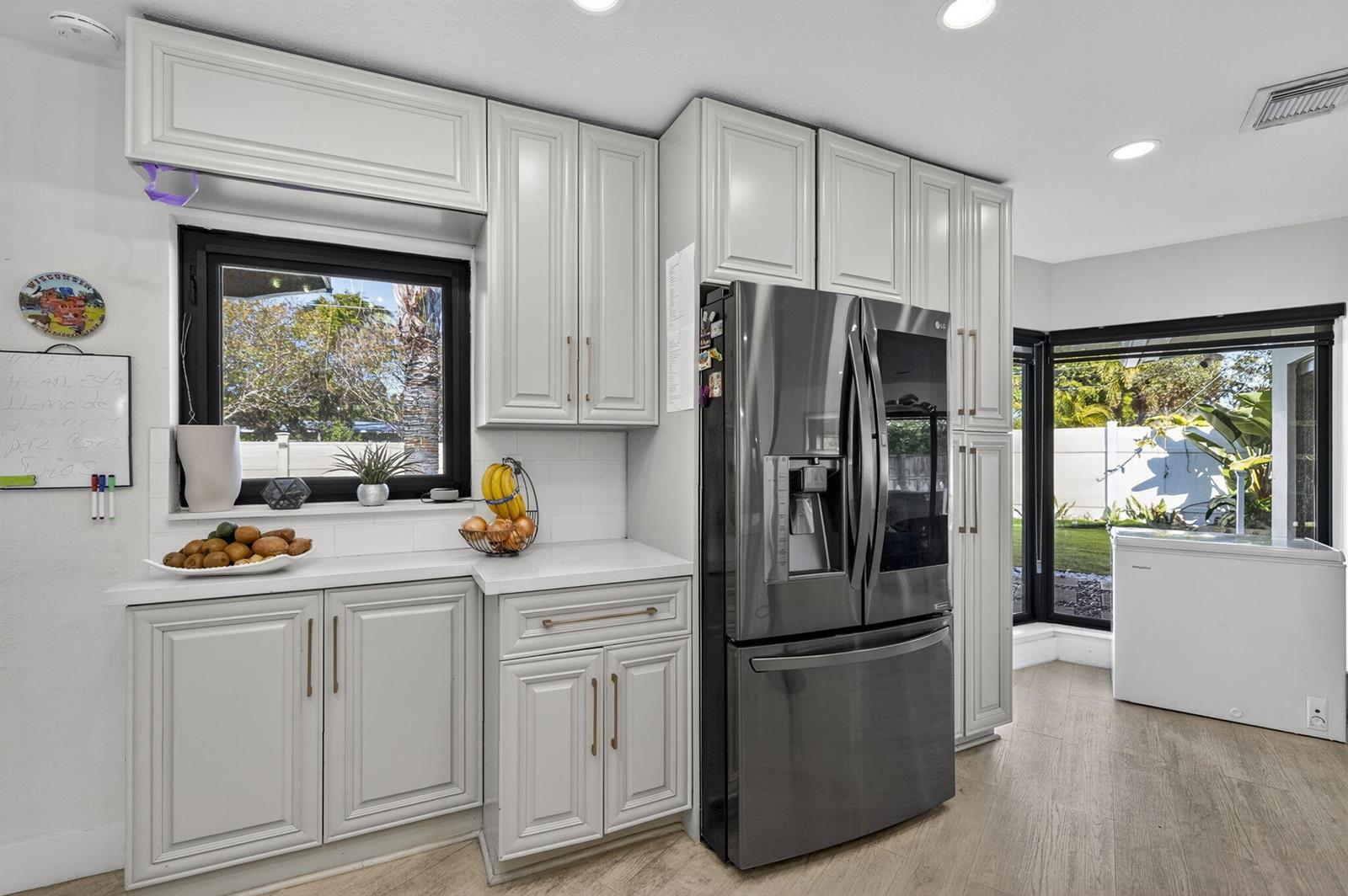 Building Photo - 2601 NE 8th Ct