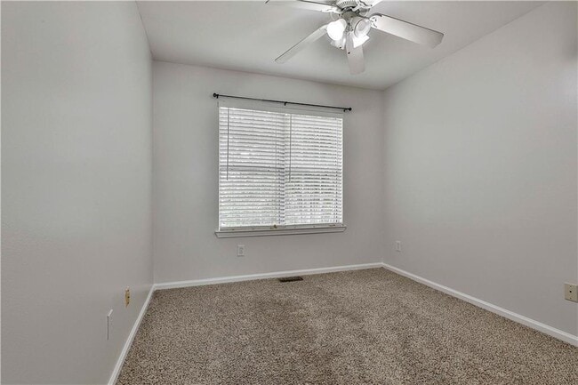 Building Photo - 150 Brentwood Dr