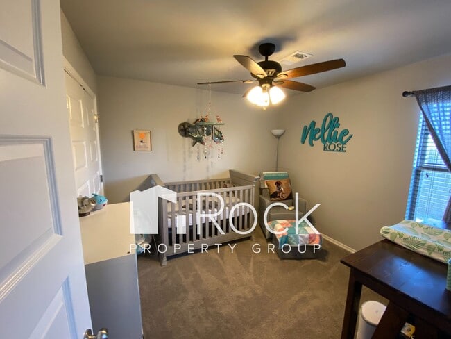 Building Photo - Beautiful 3 Bedroom Home with a Study in Westmoore Area