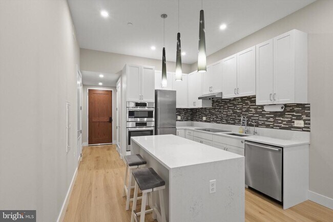 Primary Photo - 801 N Fairfax St