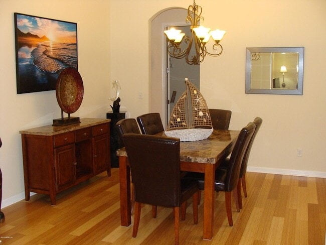 Building Photo - 660 Porta Rosa Circle