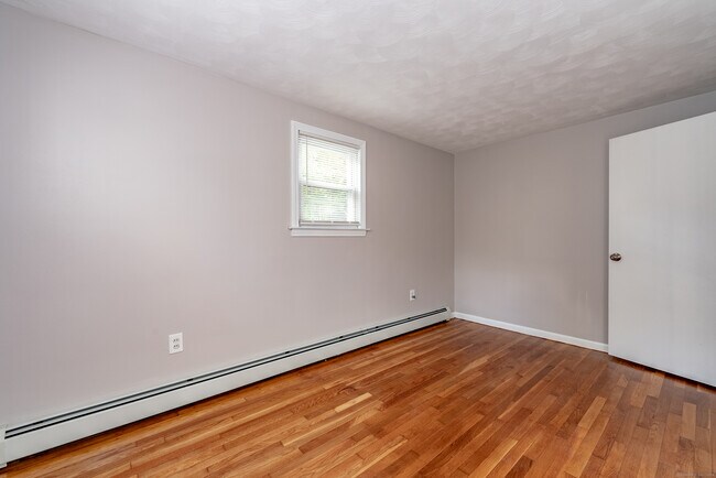 Building Photo - 14 Alaimo Dr