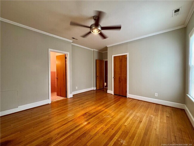 Building Photo - 910 W Whitford St